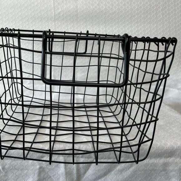 Black wire basket with handles - Picture 4 of 5